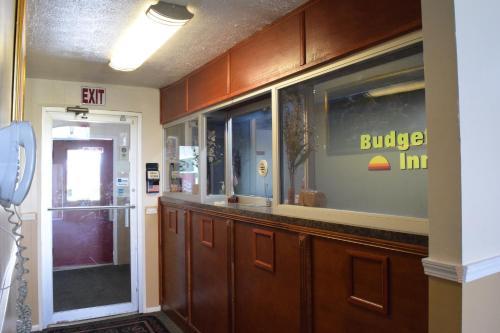 Budget Inn Ontario - photo 14