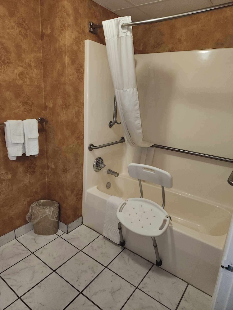 Quality Inn & Suites Somerset Downtown - photo 20