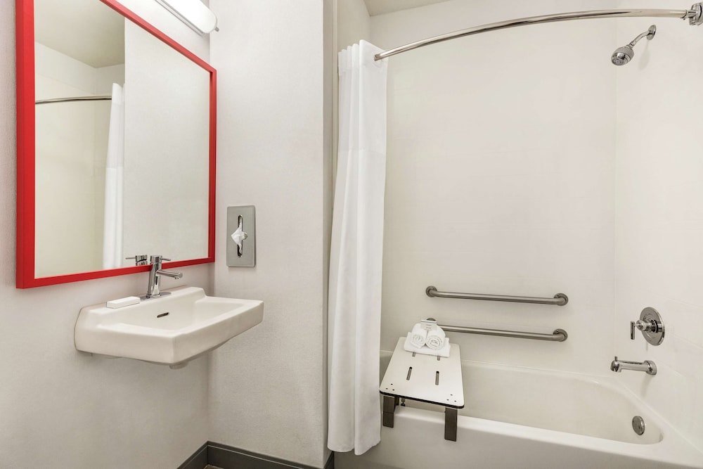 Hampton Inn Kansas City Blue Springs - photo 23
