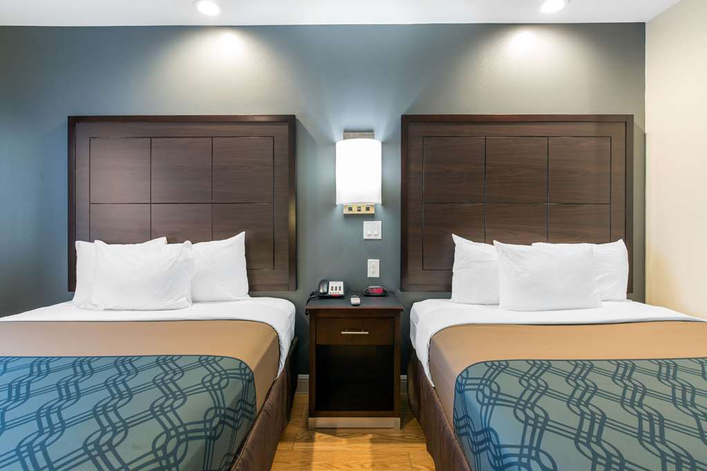 Econo Lodge Inn & Suites Houston Willowbrook - photo 20