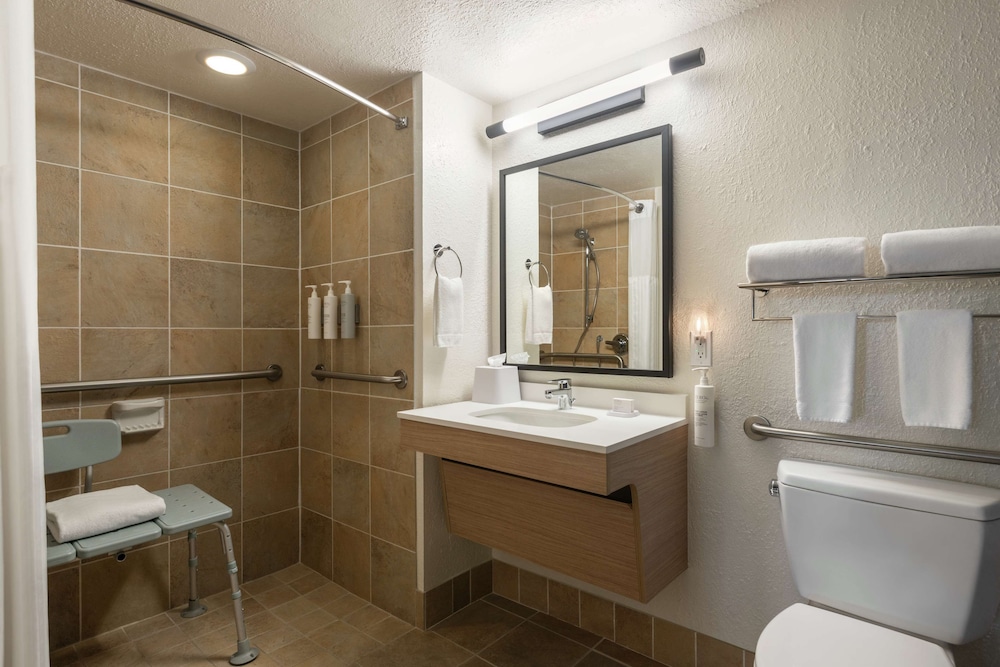 Spark by Hilton Sarasota Siesta Key Gateway - photo 10