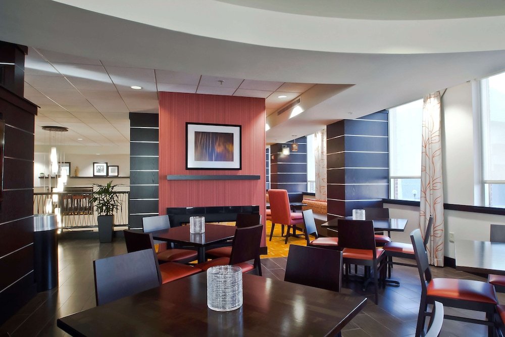 Hampton Inn & Suites Columbus Downtown - photo 57