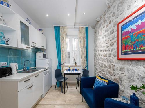 L & L Old Town Apartments Studio Apartment Lacroma