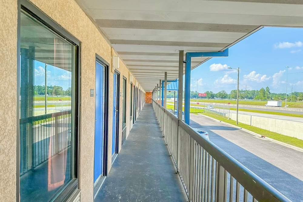 Hahira Inn By OYO near Valdosta - photo 4