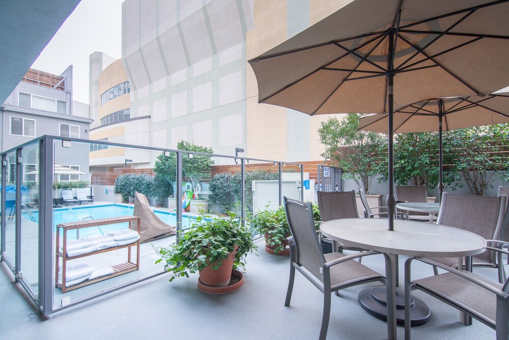 Hollywood Orchid Suites - photo 27
