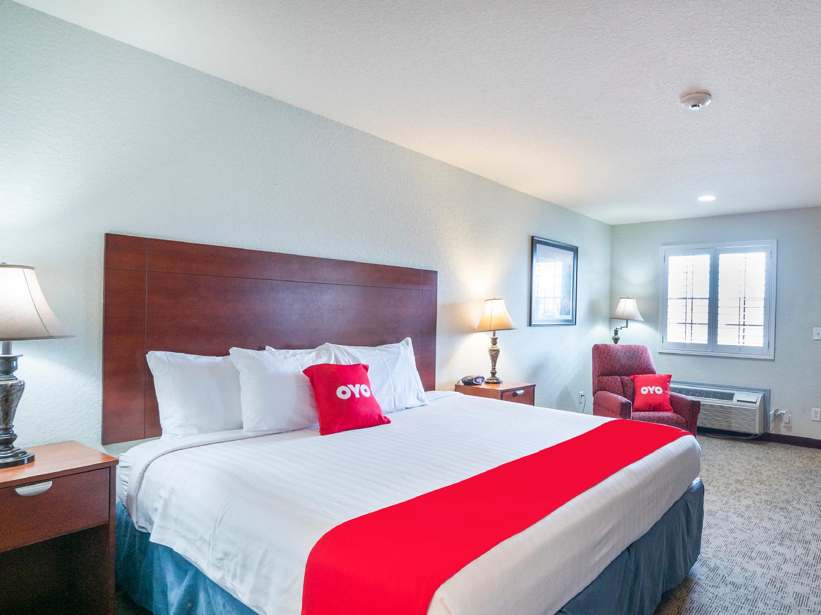 Oyo Hotel Pearsall I 35 West - photo 13