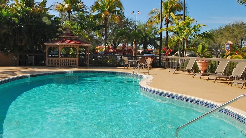 Hampton Inn Fort Myers Airport & I 75 - photo 27