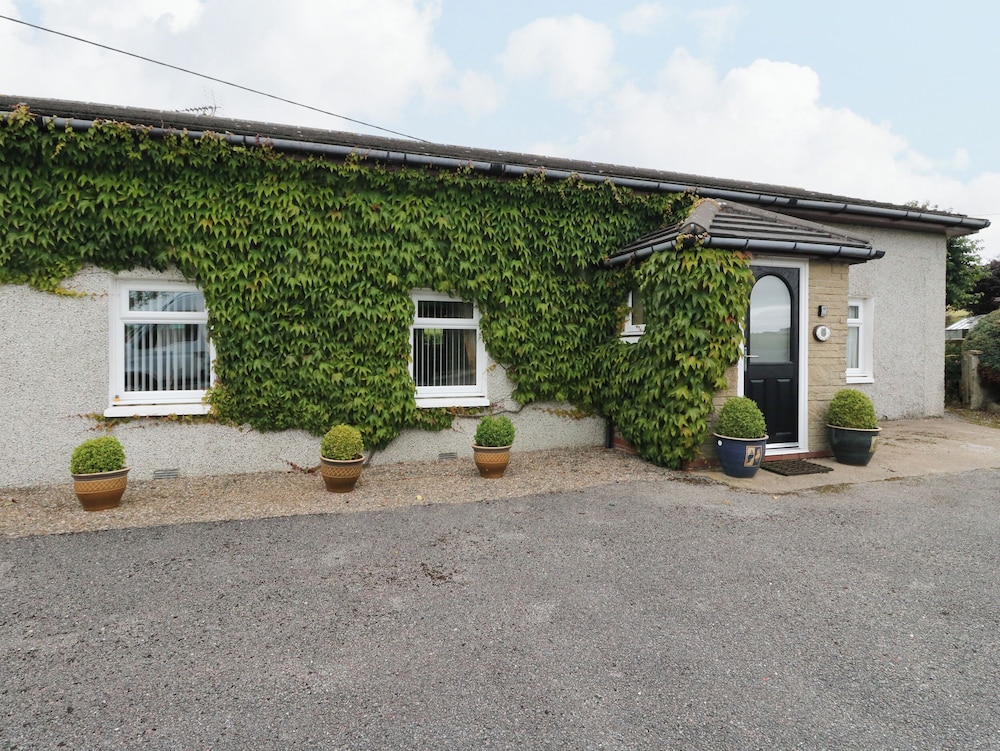 Bide a While - carbon neutral hotel in Huntly
