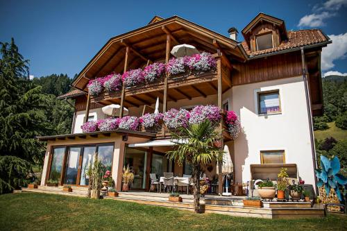 Ferienwohnungen Seerose in Dellach direkt am Millstätter See — 4-Star Luxury Hotel in Millstatt, Austria