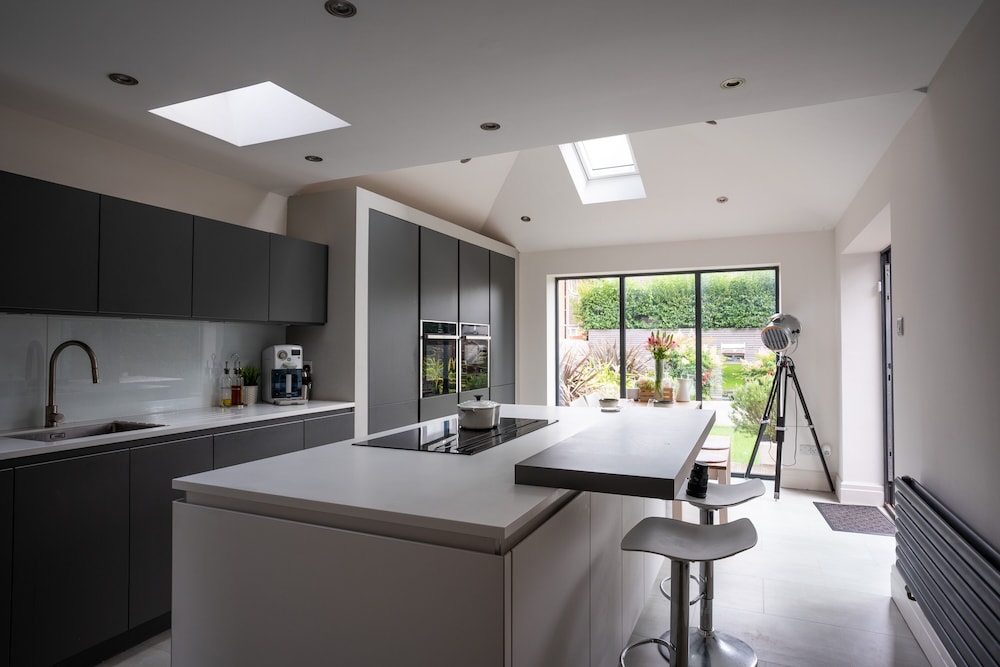 Contemporary Bright House 20 Min To Manc — 4-Star Luxury Hotel in Stockport, United Kingdom