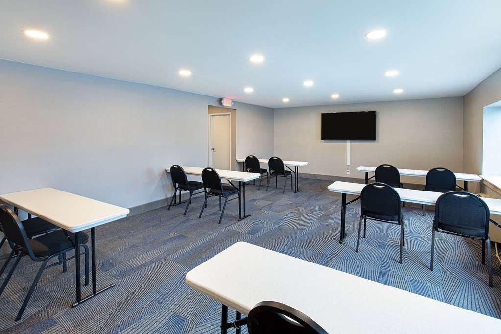 La Quinta Inn & Suites by Wyndham Nashville Airport - photo 22