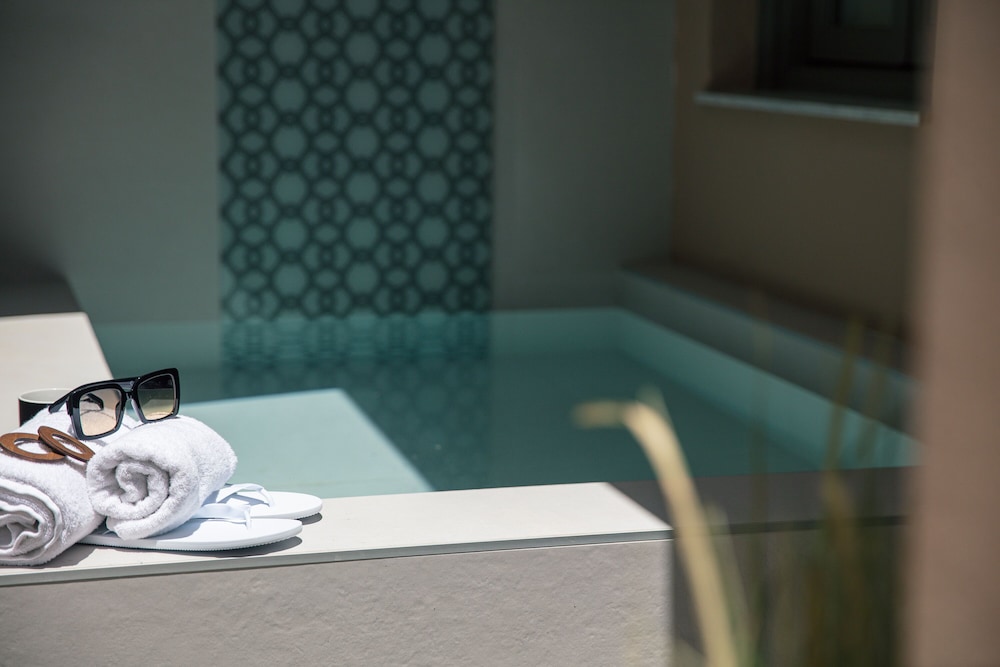 Gateway Suites - carbon neutral hotel in Rethymno