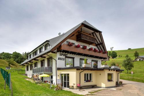 Sport Rees Ferienwohnung Ulrich — 4-Star Luxury Hotel in Oberried, Germany