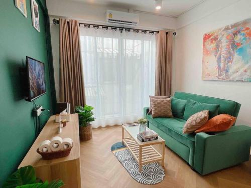 Entire floor Decorated cozy home near Grand Palace