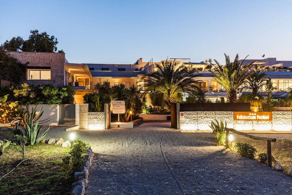 Hotel Residence Hibiscus — 4-Star Luxury Hotel in La Caletta, Italy
