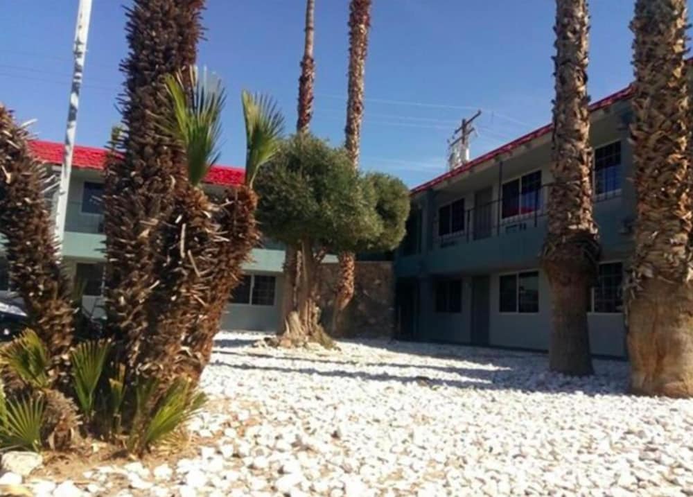 Economy Inn Barstow - photo 19