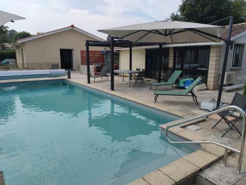 2 Maisons de 3 et 2 chambres avec grande piscine commune — 4-Star Luxury Hotel in La Teste-De-Buch, France