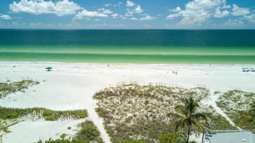 Anna Maria Beach Place Unit 3 — Holmes Beach — photo 2