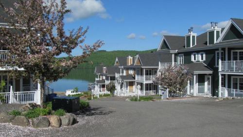 Condo Lac Archambault 295 — 4-Star Luxury Hotel in Mont-Tremblant, Canada