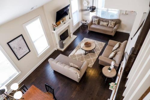 The Garnet Door Bungalow — 4-Star Luxury Hotel in Columbia, United States