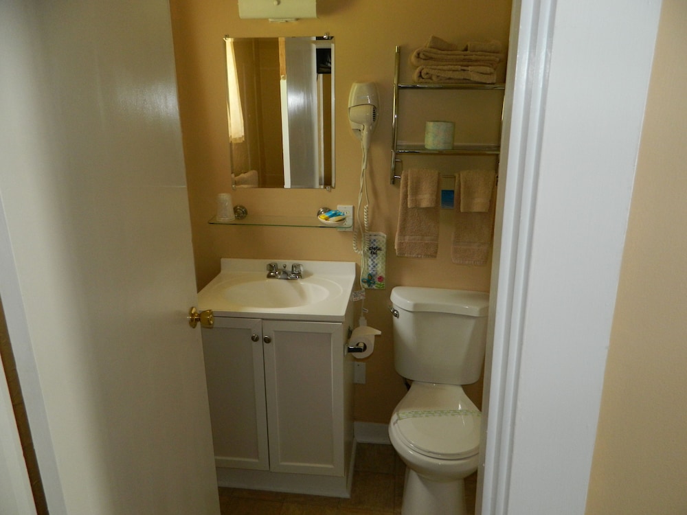 Belle Isle Motel - photo 13