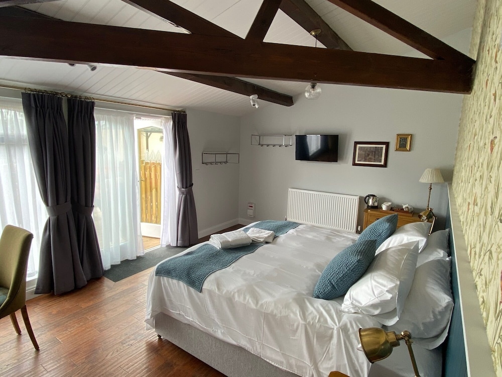 Three Bishops Inn - carbon neutral hotel in Newport