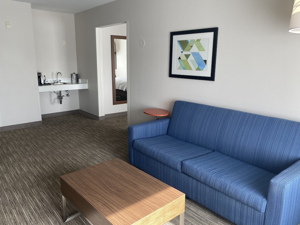 Holiday Inn Express & Suites Albuquerque Historic Old Town by IHG - photo 12