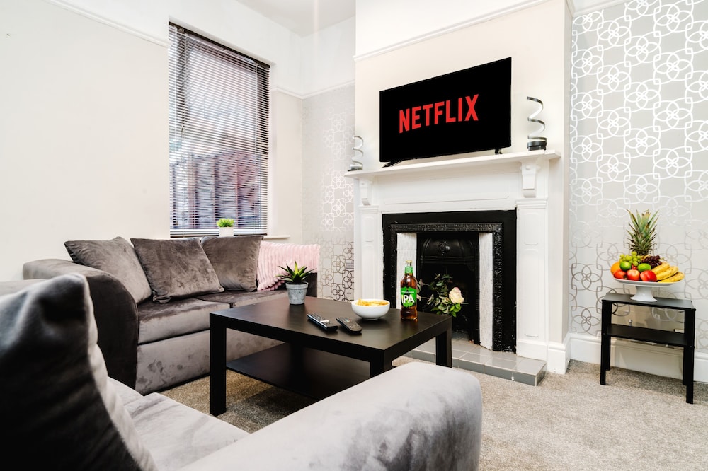 Cosy 4 bed Sleeps 7 Garden & Pet friendly — hotel near Birmingham Airport
