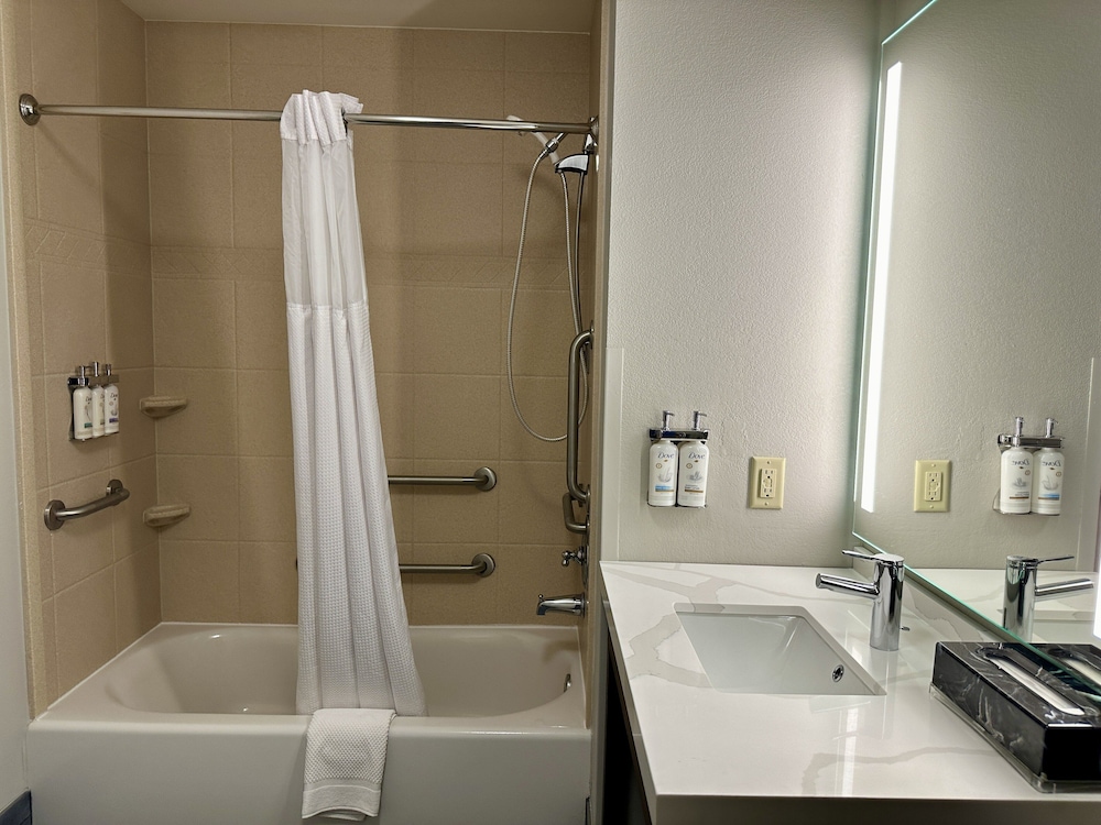 Staybridge Suites Milwaukee West Oconomowoc by IHG - photo 55