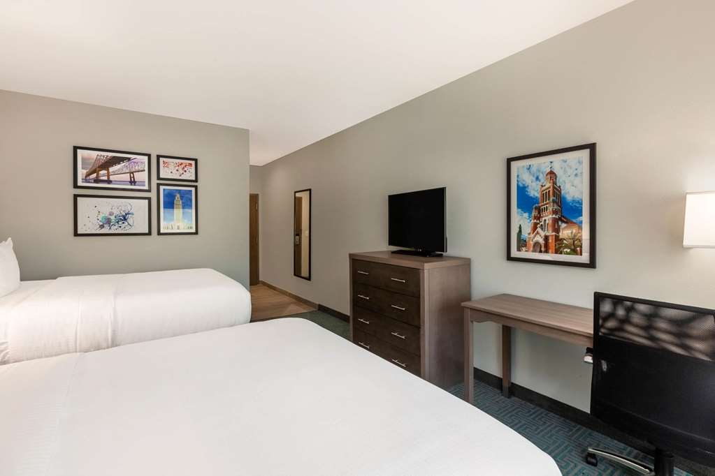 La Quinta Inn & Suites by Wyndham Lafayette Oil Center - photo 17