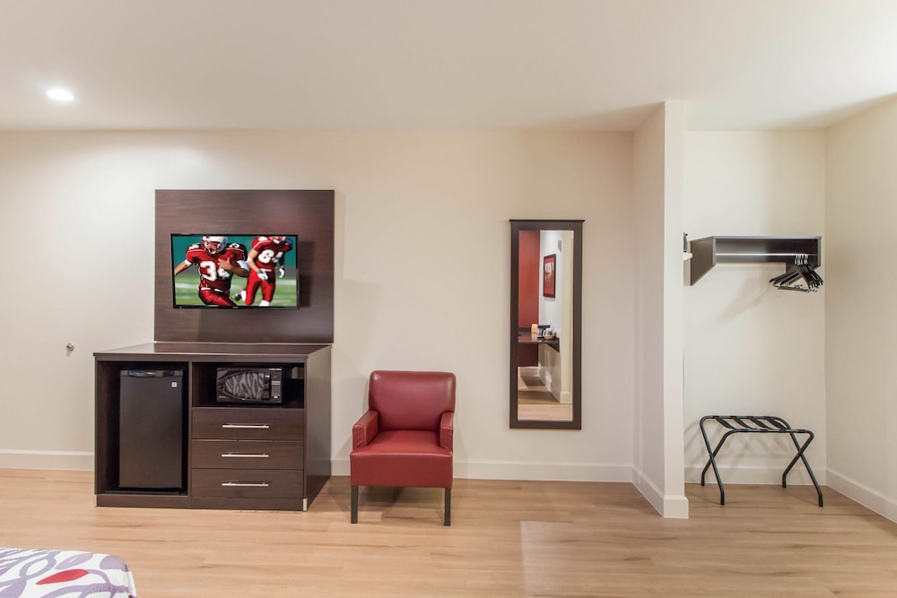 Red Roof Inn Houston Willowbrook - photo 15