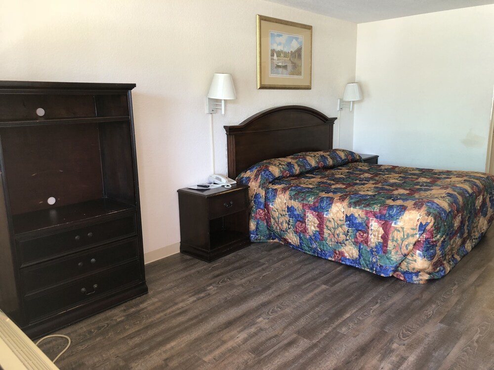Executive Garden Titusville Hotel - photo 12