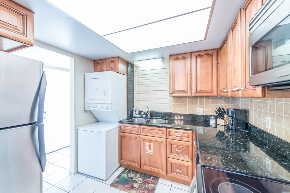 Cocoa Beach Towers by Happy Palm Stays - photo 9