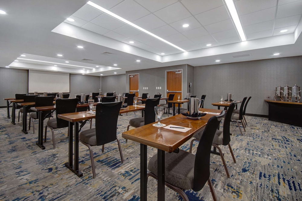 Embassy Suites by Hilton Detroit Metro Airport - photo 48