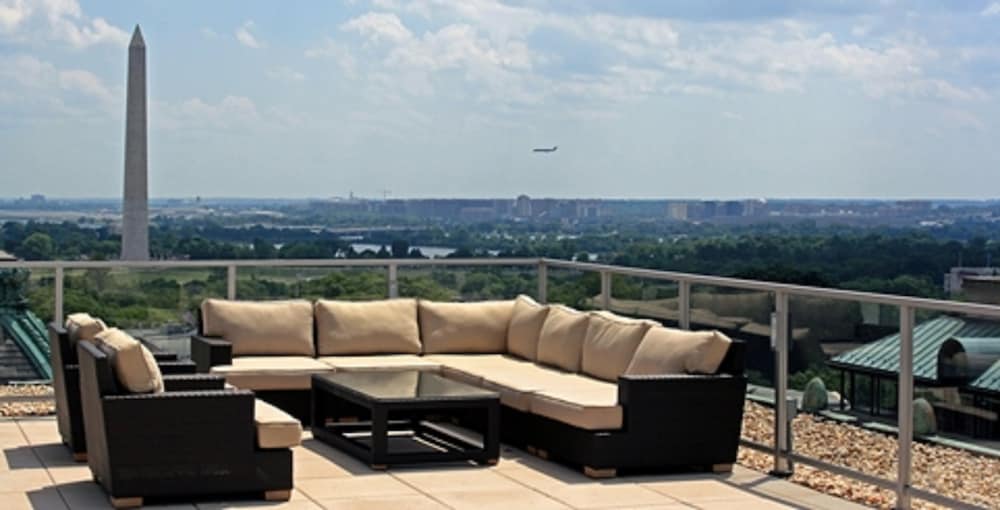 Global Luxury Suites at The White House - photo 43