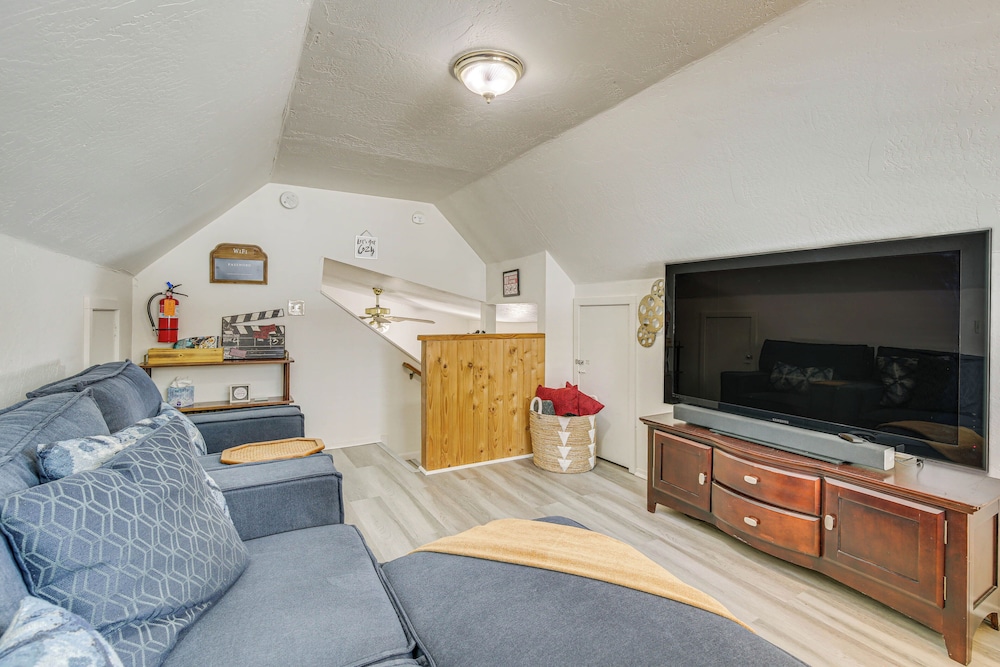 Cozy Cabin w Deck 2 Mi to Bear Mountain Resort - photo 18