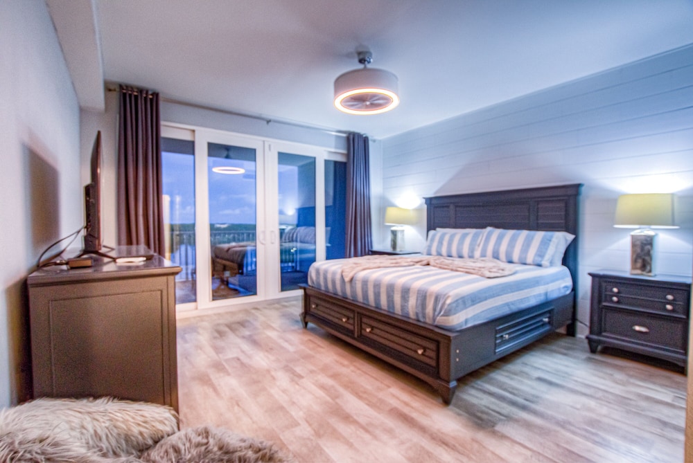 Laketown Wharf Resort by Aneliya's Rentals - photo 45