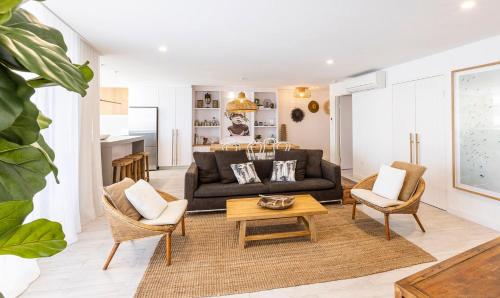Bay Royal Apartment 2 Opposite Main Beach & Heated Pool — 4-Star Luxury Hotel in Byron Bay, Australia