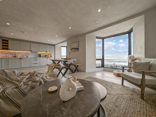 Ocean View Apartment Seafront Location — 4-Star Luxury Hotel in Swansea, United Kingdom