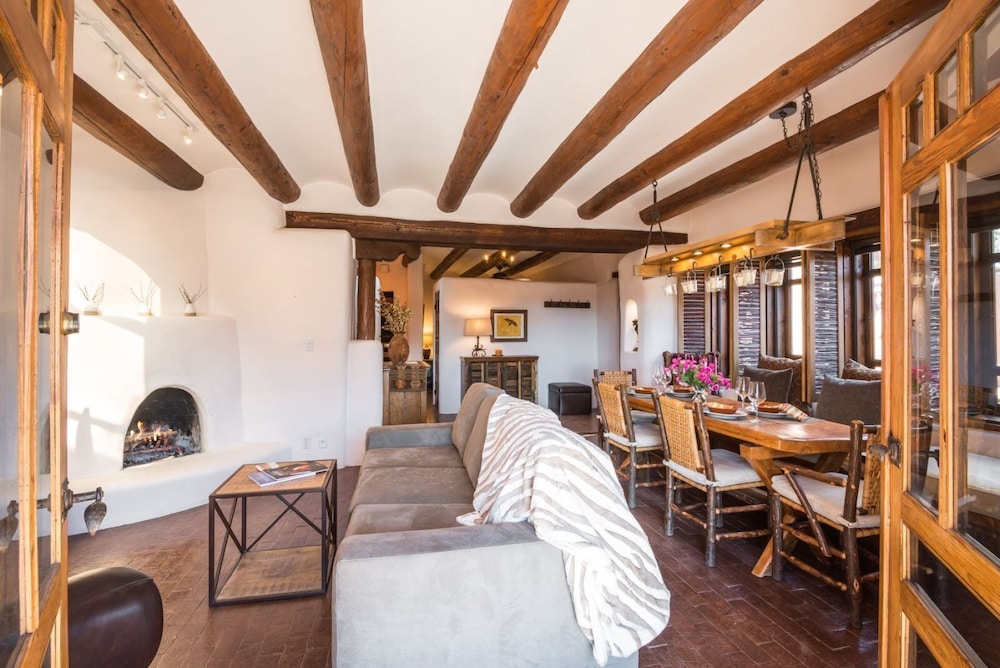 Buena Suerte Quintessential Eastside Pied a terre Fabulous Views and Patios Kiva Fireplace Walk to Canyon Rd. and the Plaza - photo 17