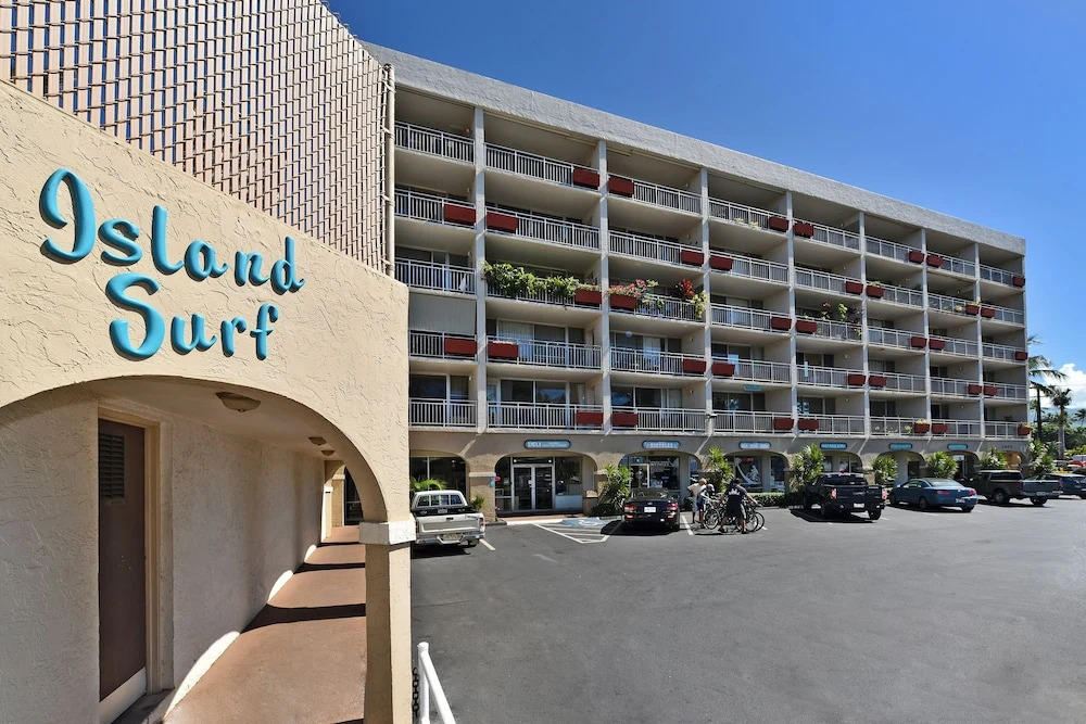 Island Surf 306 ISF 306 1BD w Ocean Views AC Pool Near Beach in Kihei, United States