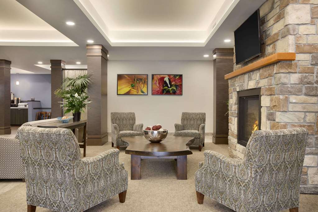 Days Inn & Suites by Wyndham Lindsay — Lindsay — photo 3