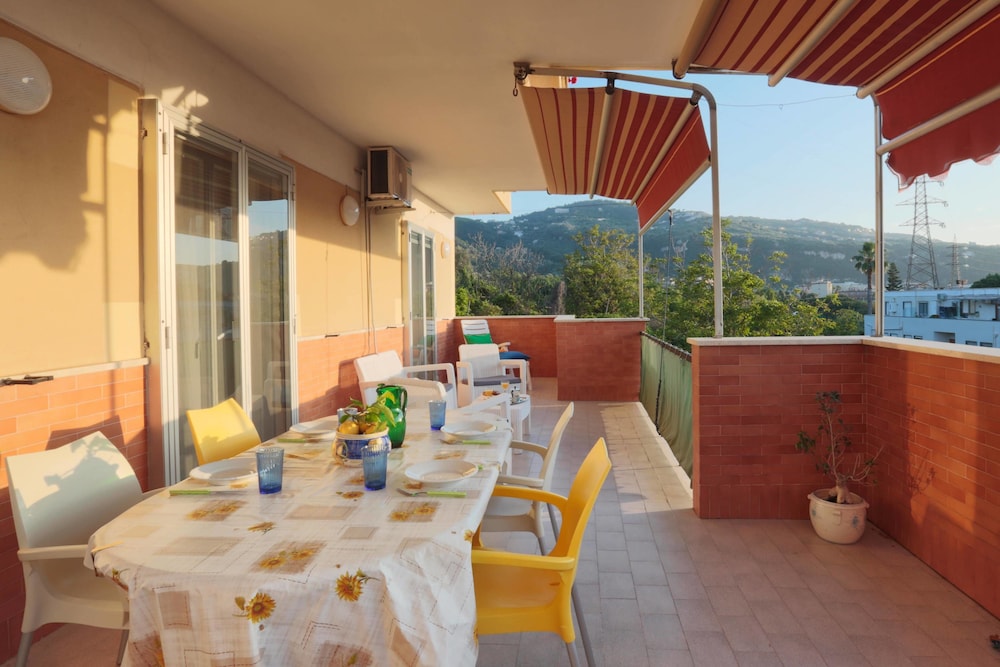 Sorrento 3 bedrooms Sunny Apt with terrace & view — 4-Star Luxury Hotel in Sorrento, Italy