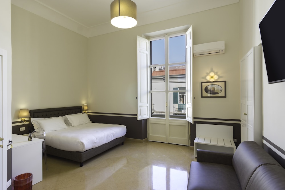 Residenza Molinari Suite&Rooms — 4-Star Luxury Hotel in Naples, Italy