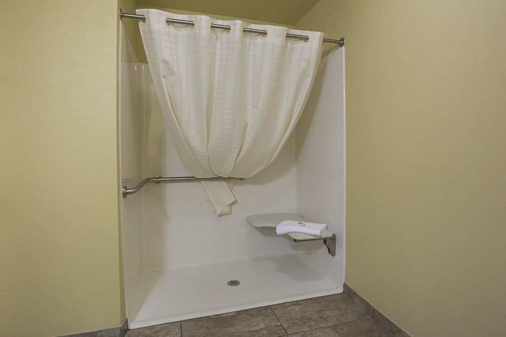 Cobblestone Hotel & Suites Paxton - photo 23