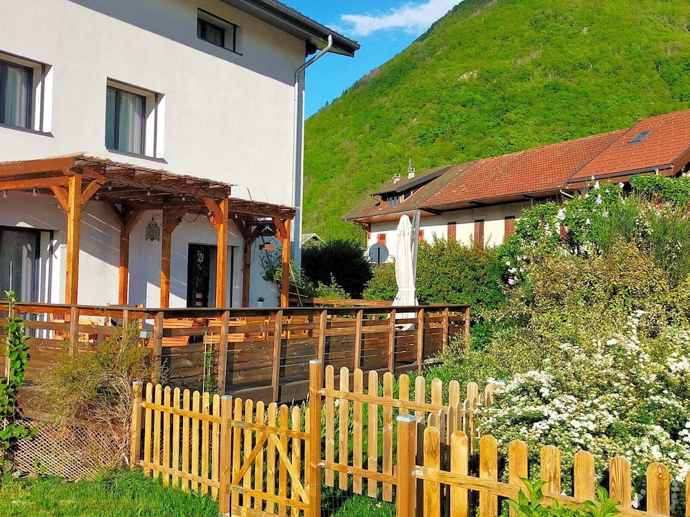 Au p'tit bonheur - carbon neutral hotel in Grignon