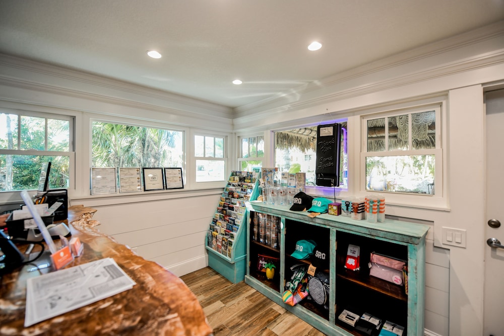 Tropical Breeze Resort - photo 2