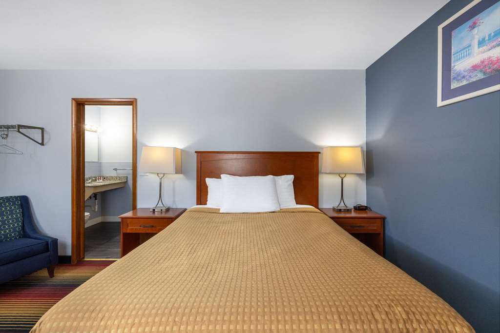 Travelodge by Wyndham Spirit Lake Okoboji - photo 16