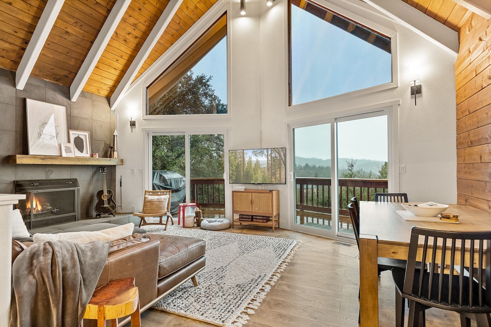 Pineview Cabin Spectacular Views — 4-Star Luxury Hotel in Lake Arrowhead, United States