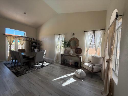 Fragrant Finnish Sauna & Cozy Pool with French 3br in Las Vegas, United States